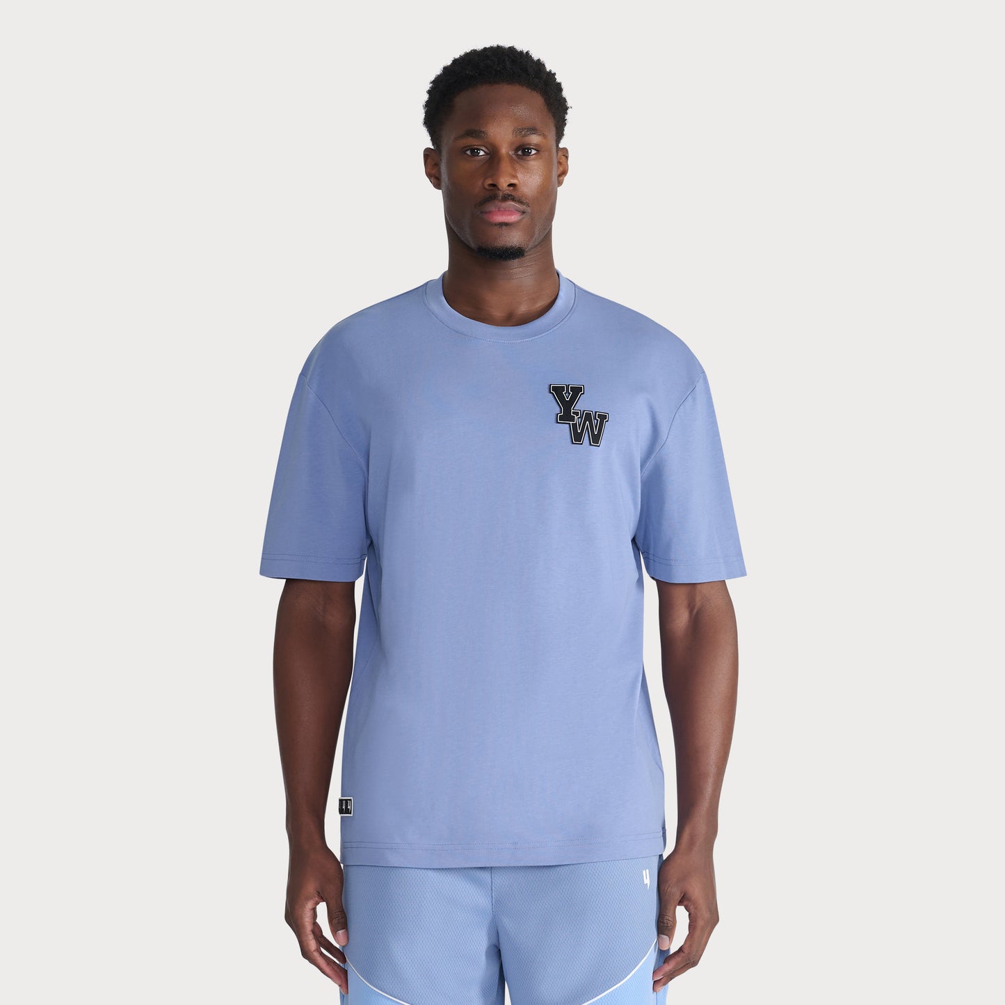 BASKETBALL TEE LIGHT BLUE