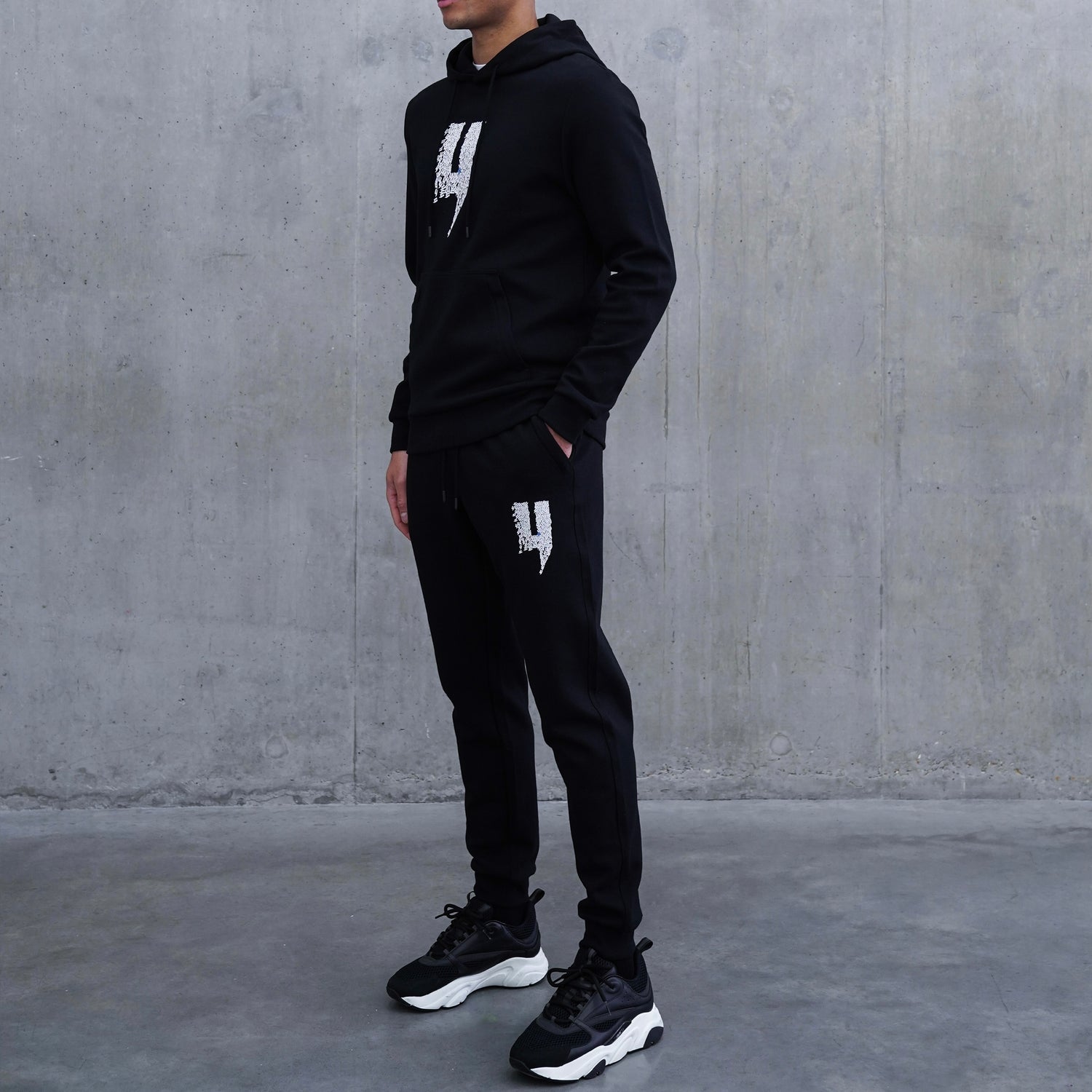 BLACK JOGGERS FLYING Y LOGO – YELIR WORLD