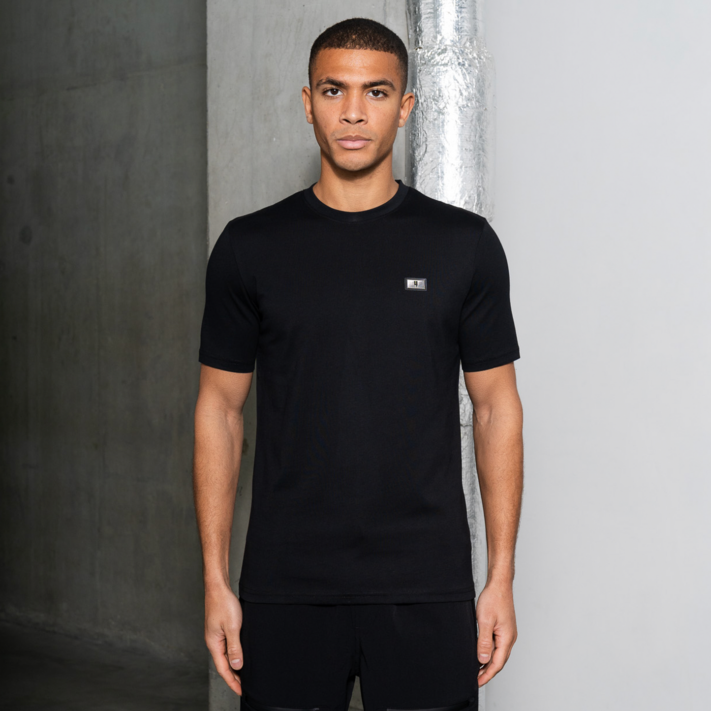 Y LOGO PLAQUE TEE BLACK