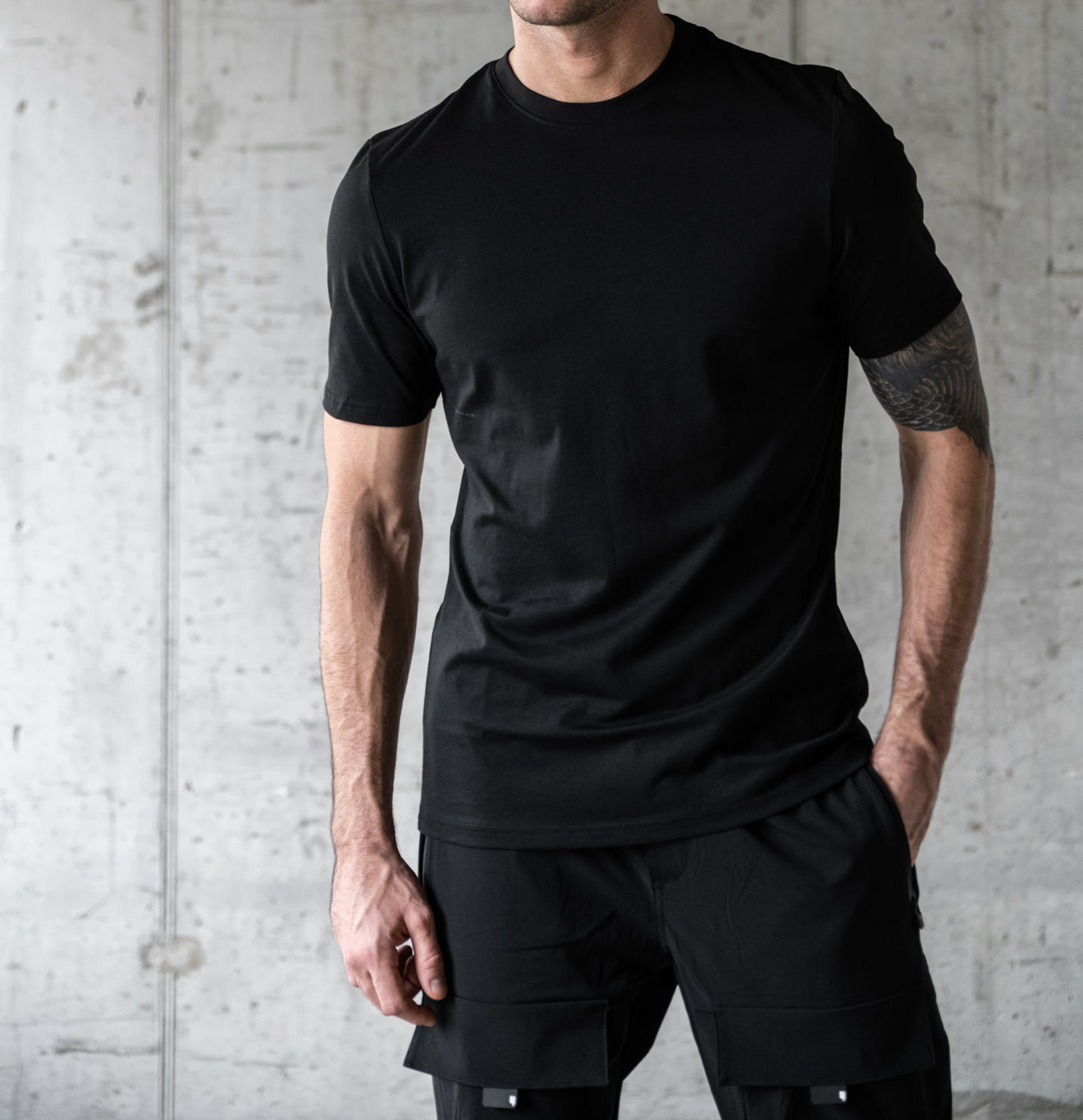 BLANK SLIM FIT TEE BLACK